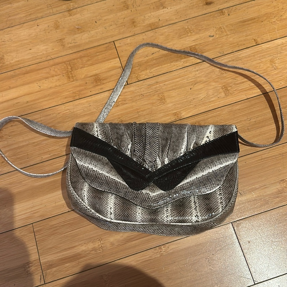 Vintage Snakeskin Purse excellent condition. Like new, clean